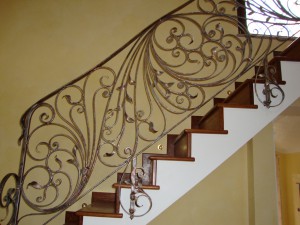 flower_decorated_balaustrade_in_wrought_iron